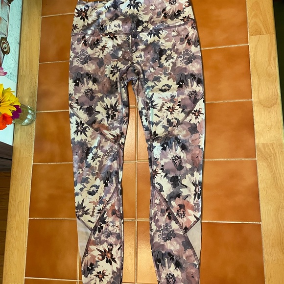 Reebok Capri Leggings - Picture 2 of 3